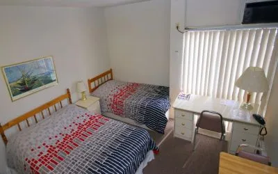 Bright and spacious day use twin room at Alexandra Hotel.