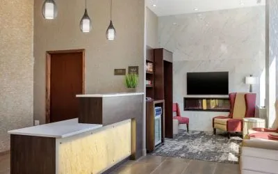 Lobby and coworking space at Comfort Inn Prospect Park-Brooklyn.