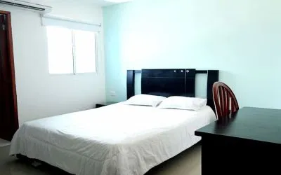 Day use room with natural light at Hotel Intersuites.