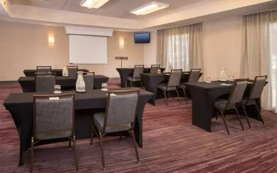 Conference room at Courtyard Dulles Airport Chantilly.
