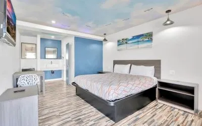 Romantic king room with TV at Tradewinds Motel.