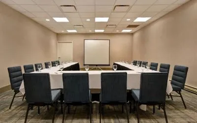 Professional meeting room at Four Points By Sheraton Boston-Newton.
