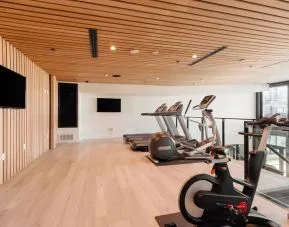 Fitness center at Lum Hotel Inglewood.