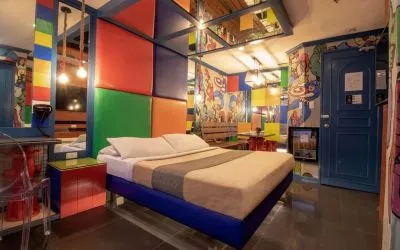 Colorful king room at Victoria Court Hillcrest.