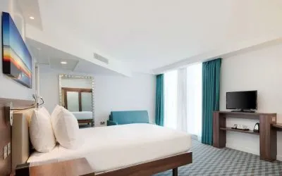 Day room with natural light at Hampton By Hilton London Stansted Airport.