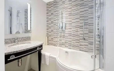 Day room with private bathroom at Hampton By Hilton London Stansted Airport.