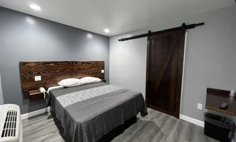 Day use room with AC at ERTH INN By AGA Bell Gardens.