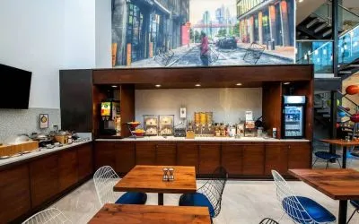 Dining area at Fairfield Inn & Suites New York Brooklyn.