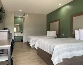 Day room with two queen beds at Express Inn - Richey.