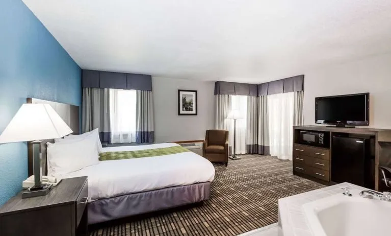 King room with natural light at Baymont By Wyndham Pella.
