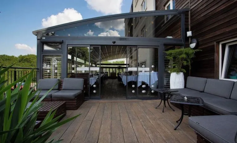 Alfresco dining perfect for coworking at DoubleTree By Hilton Bristol South - Cadbury House.