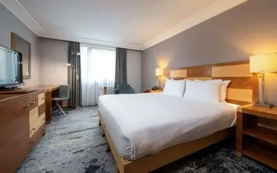 King bedroom with work desk at DoubleTree by Hilton Swindon.