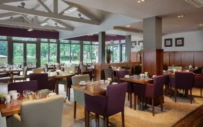 Dining area perfect for coworking at DoubleTree By Hilton Stratford-upon-Avon.