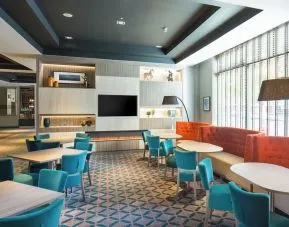 Dining area perfect for coworking at Leonardo Hotel Belfast.