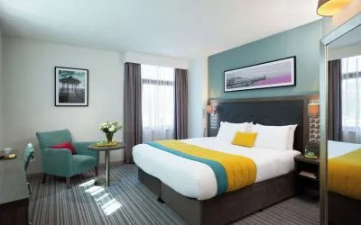 Day use room with natural light at Leonardo Hotel Brighton.
