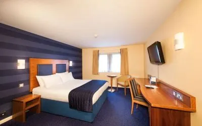 Day use room with natural light at Leonardo Inn Aberdeen Airport.
