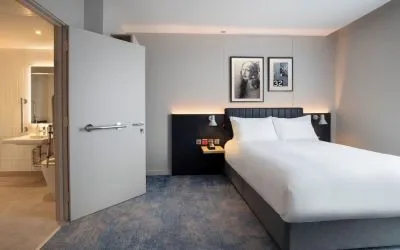 Day use room and bathroom at Leonardo Hotel Bristol City.