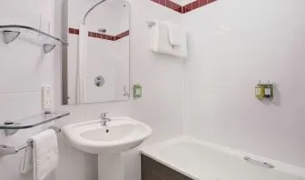 Private guest bathroom at Leonardo Hotel Plymouth.