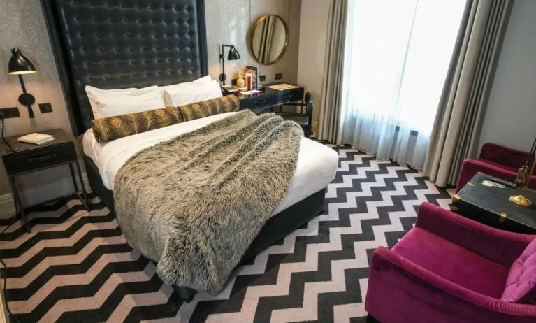 Day use room with natural light at Hotel Gotham. 