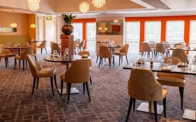 Dining area perfect for coworking at Hilton Northampton.