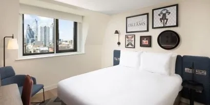 Day use room with natural light at Hampton By Hilton London City.