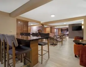 Hotel bar area at Best Western Plus Secaucus Meadowlands.