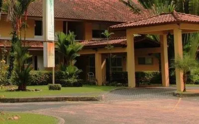 Hotel Albrook Inn
