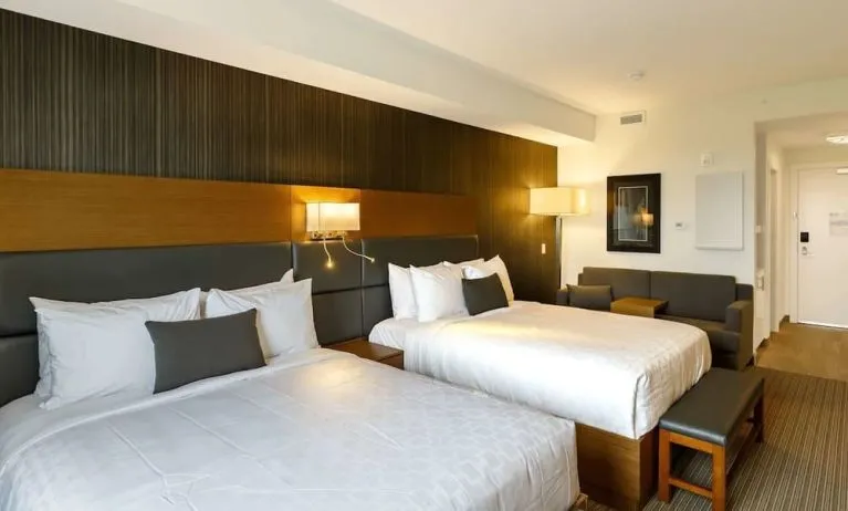 Twin bed day use room with sofa, work desk and private bathroom at Executive Residency By Best Western.