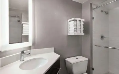 Guest bathroom with shower at Hampton Inn Chicago O`Hare.