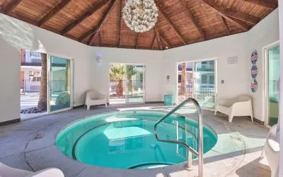Indoor spa tub at Aqua Soleil Hotel & Mineral Water Spa.