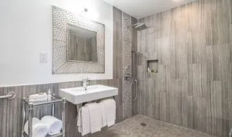 Guest bathroom with shower at Aqua Soleil Hotel & Mineral Water Spa.