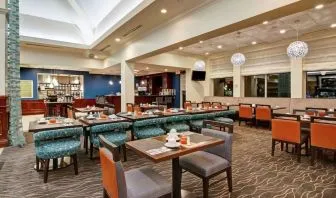 Dining area at Hilton Garden Inn Toronto/Burlington.