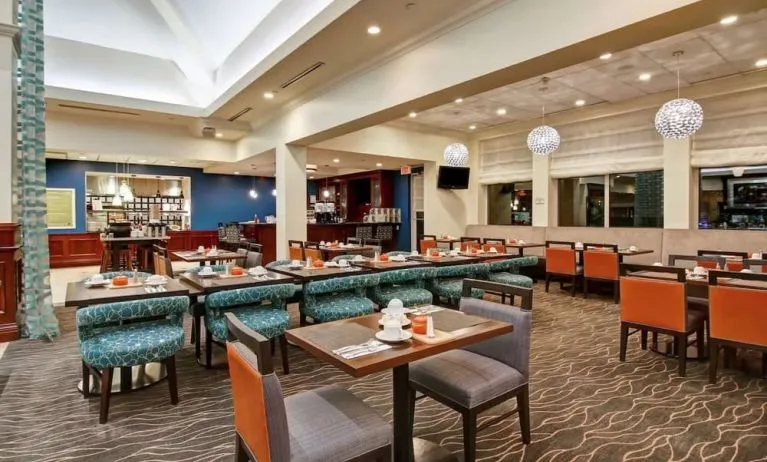 Dining area at Hilton Garden Inn Toronto/Burlington.
