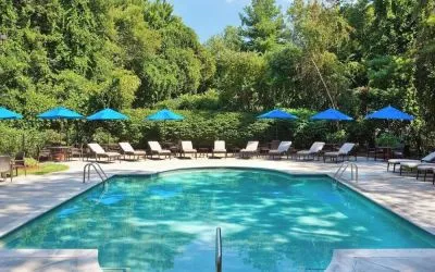 Outdoor pool at Boston Marriott Burlington.