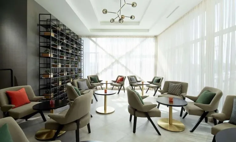 Lounge area perfect for co-working at DoubleTree By Hilton Montreal Airport.