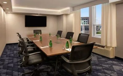 Professional meeting room at Courtyard By Marriott Kitchener.