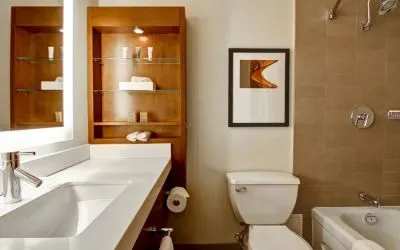Private guest bathroom with shower and tub at Hilton Mississauga Meadowvale.