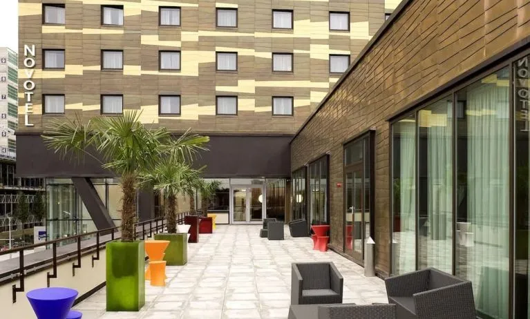 Spacious balcony with seats at Novotel London Paddington.
