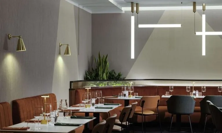 Dining area perfect for coworking at Novotel London Paddington.
