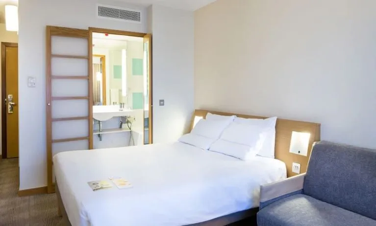 Day use room with sofa at Novotel London Paddington.
