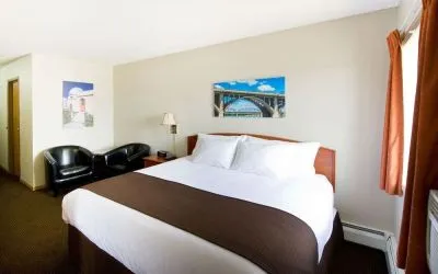 Day use room with private bathroom at Riviera Motor Inn.