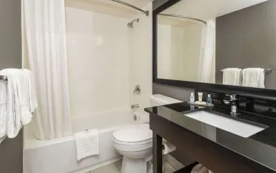 Guest bathroom with tub and free toiletries at Comfort Inn Sudbury Regent Street.
