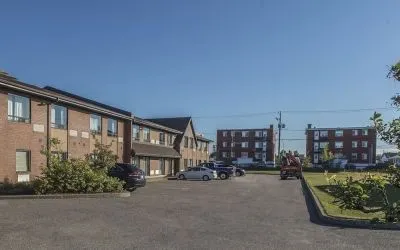 Hotel exterior and parking area at Comfort Inn Sept-Iles. 
