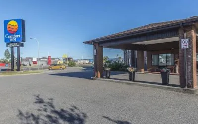 Hotel entrance at Comfort Inn Sept-Iles. 