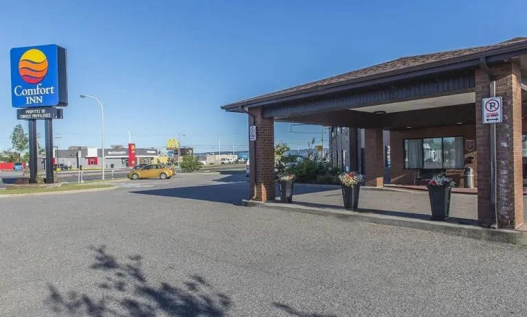 Hotel entrance at Comfort Inn Sept-Iles. 