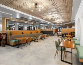 Dining area perfect for coworking at The Live Hotel.