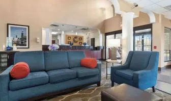 Lobby and coworking lounge at Comfort Suites Lombard - Addison.