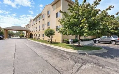 Hotel exterior at Comfort Suites Lombard - Addison.