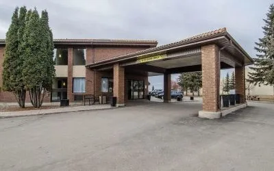 Hotel entrance and parking area at Comfort Inn Prince Albert.