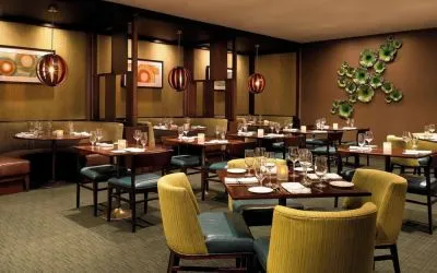 Dining area perfect for coworking at The Westin SFO Airport.